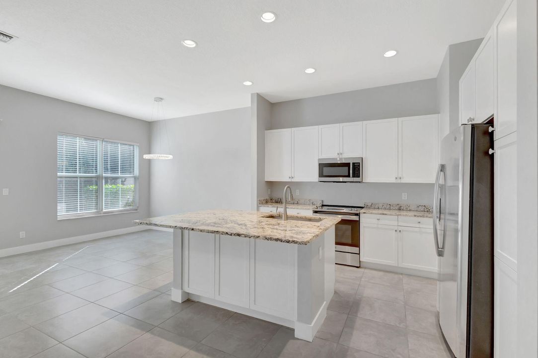 En Renta: $4,350 (3 camas, 2 baños, 2144 Pies cuadrados)