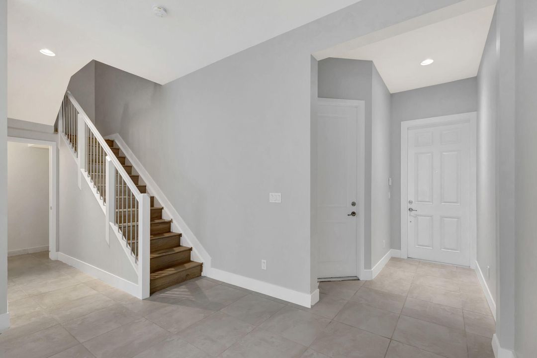 En Renta: $4,350 (3 camas, 2 baños, 2144 Pies cuadrados)