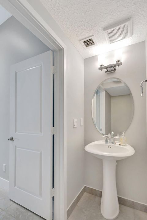 En Renta: $4,350 (3 camas, 2 baños, 2144 Pies cuadrados)