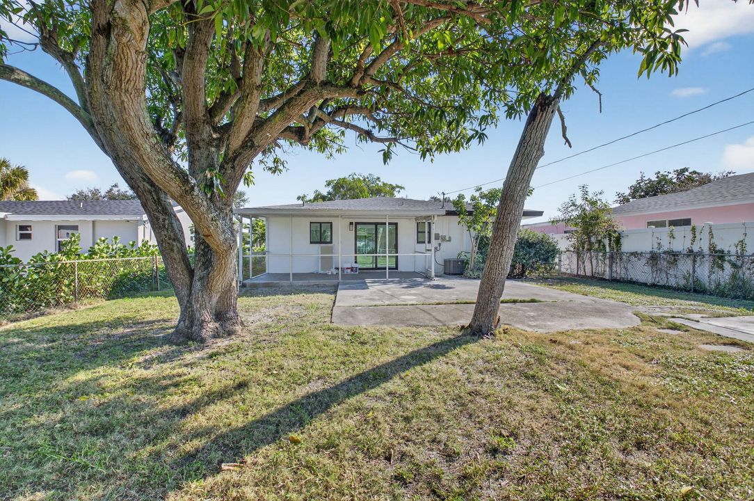 待售: $550,000 (3 贝兹, 2 浴室, 1084 平方英尺)