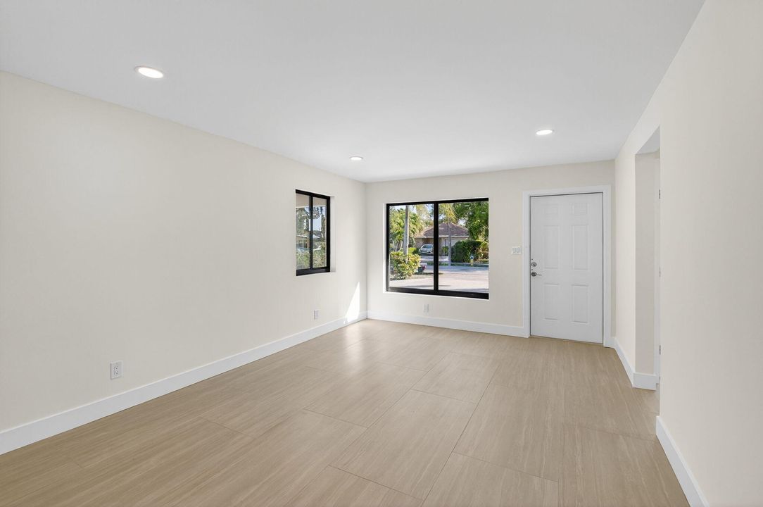 待售: $550,000 (3 贝兹, 2 浴室, 1084 平方英尺)