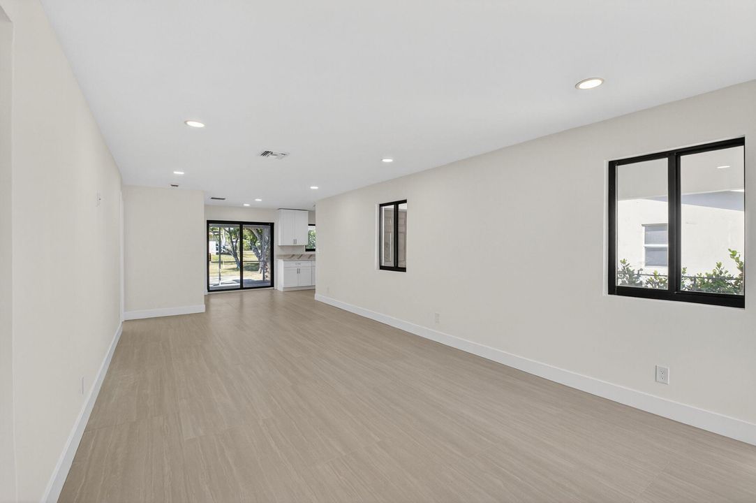 待售: $550,000 (3 贝兹, 2 浴室, 1084 平方英尺)