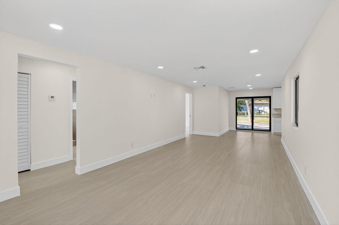 待售: $550,000 (3 贝兹, 2 浴室, 1084 平方英尺)