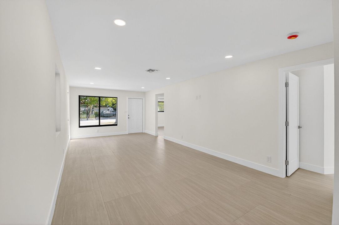 待售: $550,000 (3 贝兹, 2 浴室, 1084 平方英尺)