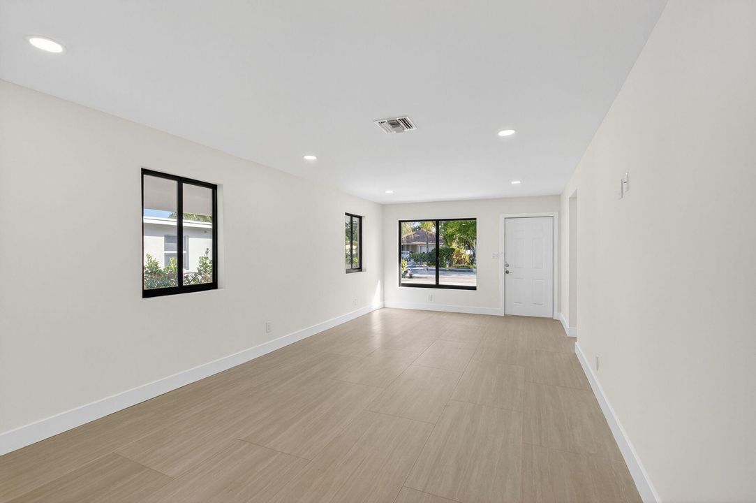 待售: $550,000 (3 贝兹, 2 浴室, 1084 平方英尺)