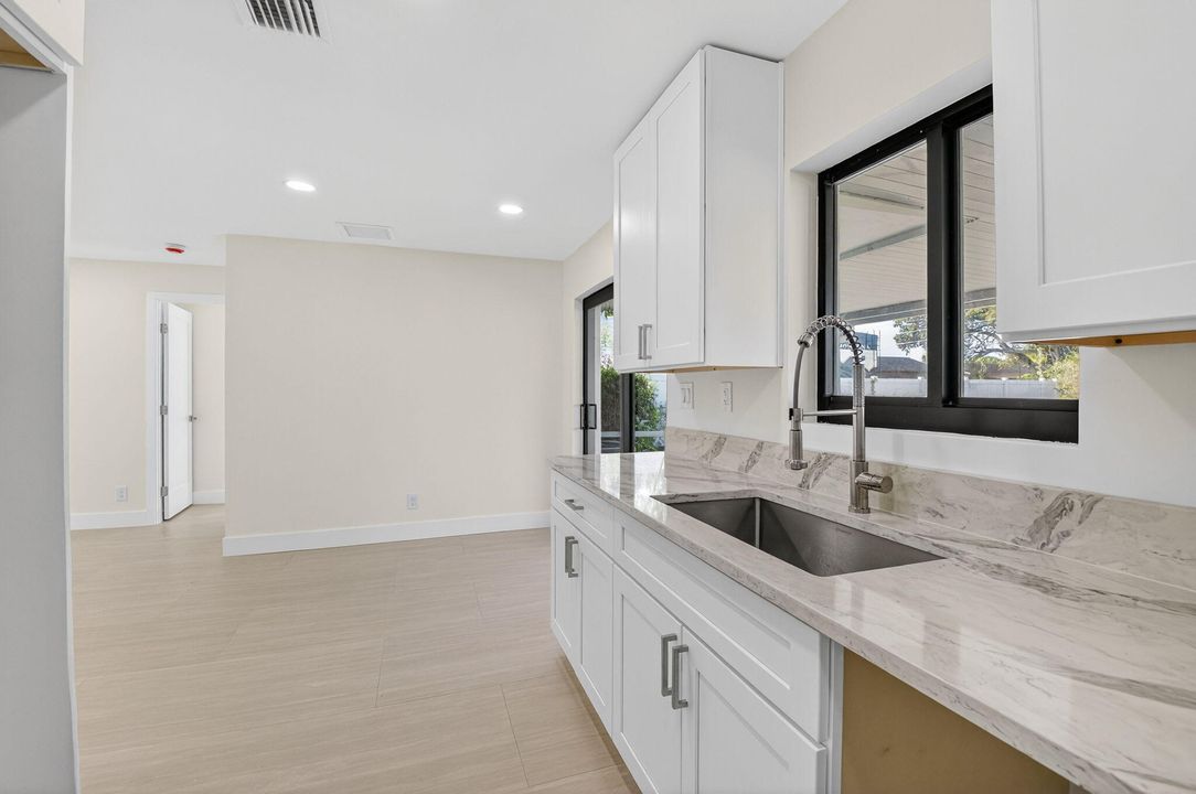 待售: $550,000 (3 贝兹, 2 浴室, 1084 平方英尺)