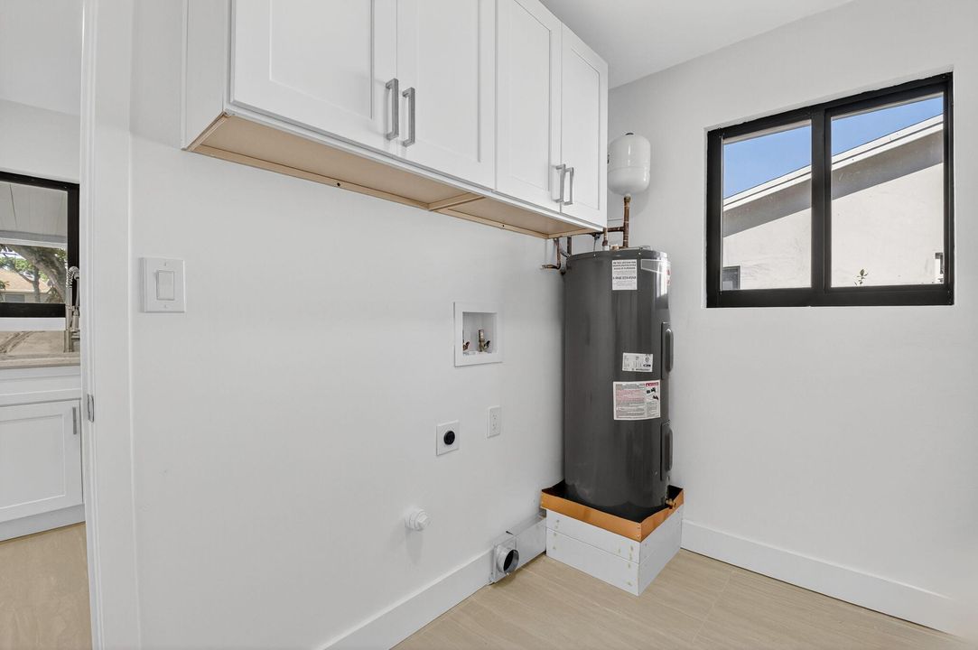 待售: $550,000 (3 贝兹, 2 浴室, 1084 平方英尺)