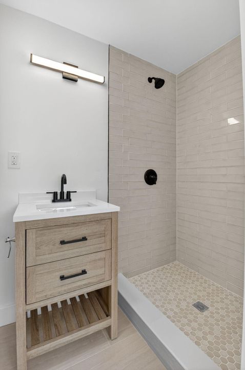 待售: $550,000 (3 贝兹, 2 浴室, 1084 平方英尺)