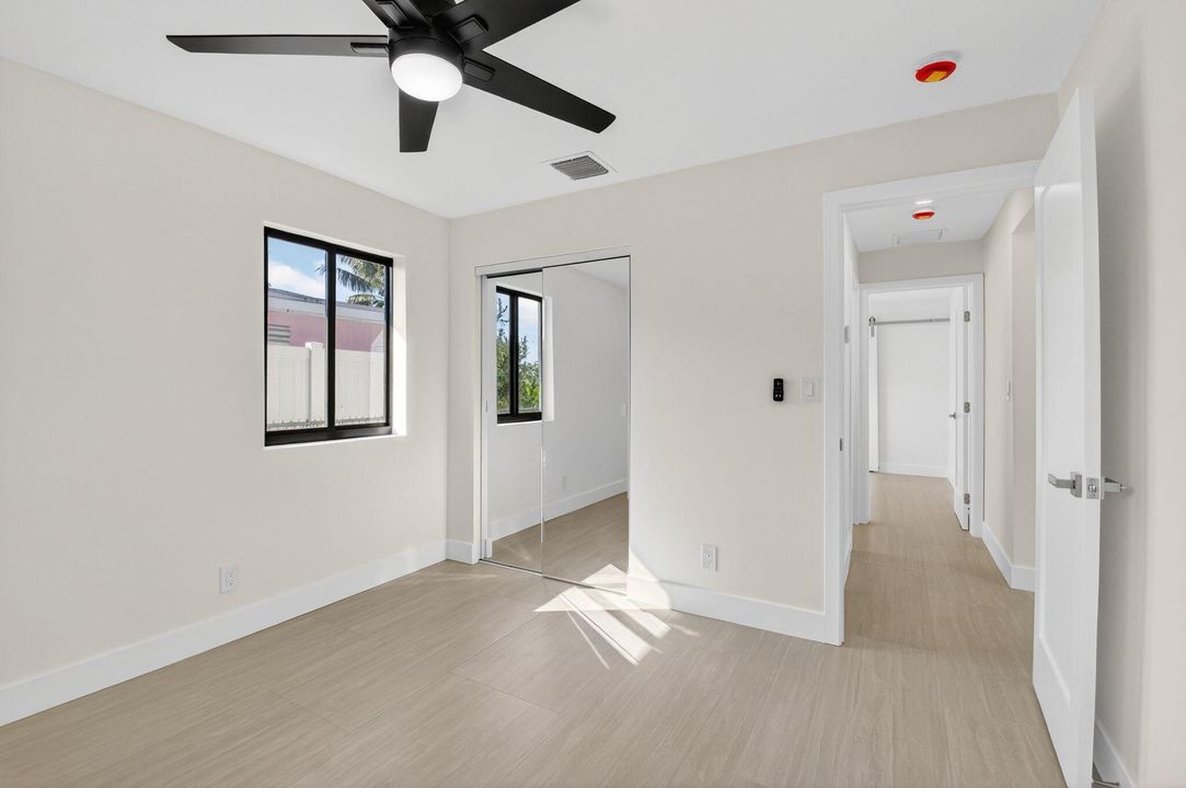 待售: $550,000 (3 贝兹, 2 浴室, 1084 平方英尺)