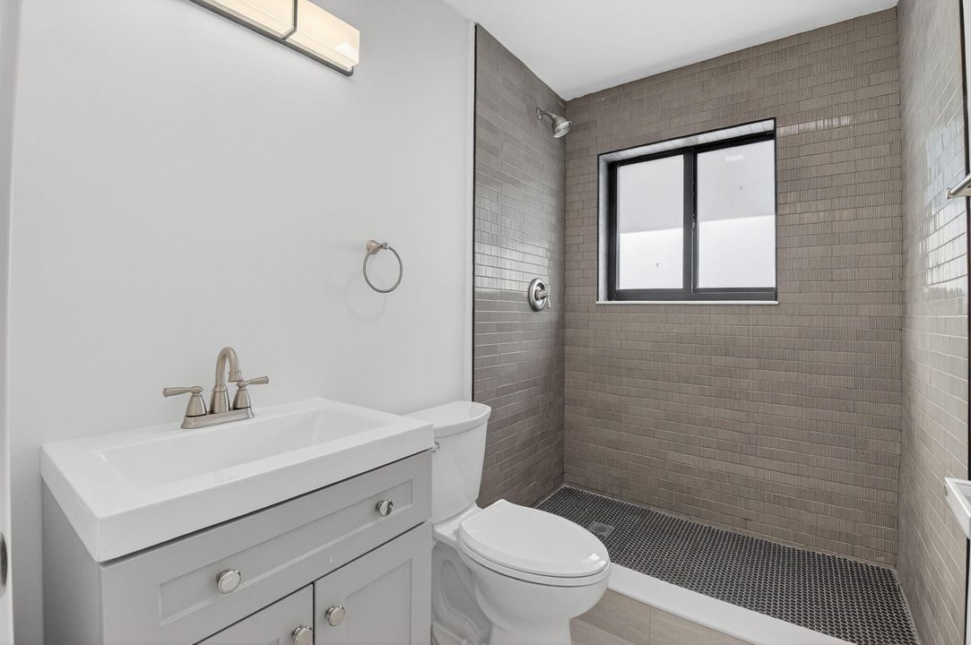 待售: $550,000 (3 贝兹, 2 浴室, 1084 平方英尺)