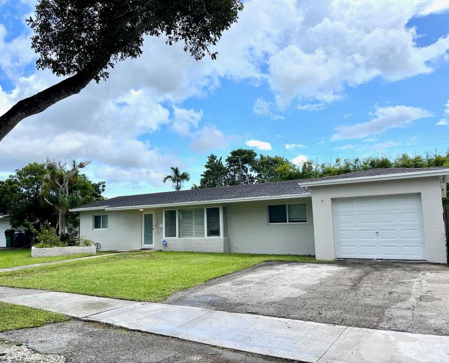 Active With Contract: $725,000 (3 beds, 2 baths, 1762 Square Feet)