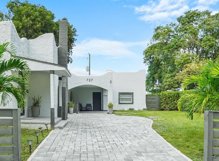 For Rent: $7,200 (3 beds, 3 baths, 1667 Square Feet)