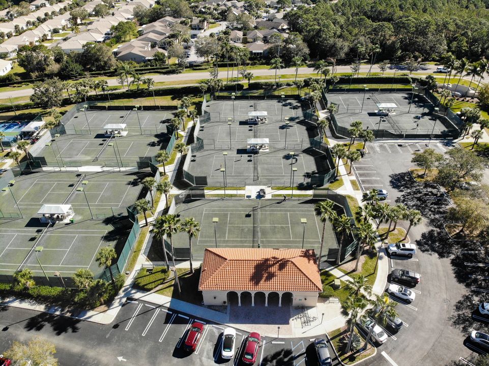 For Sale: $369,000 (2 beds, 2 baths, 2008 Square Feet)