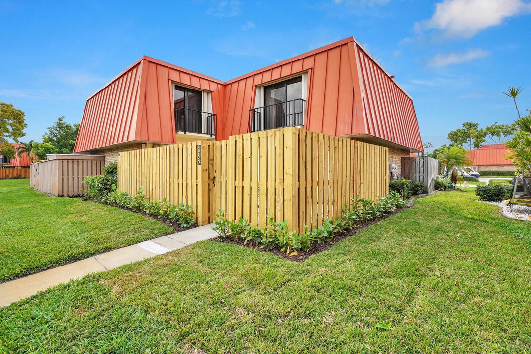 待售: $330,000 (2 贝兹, 2 浴室, 1184 平方英尺)