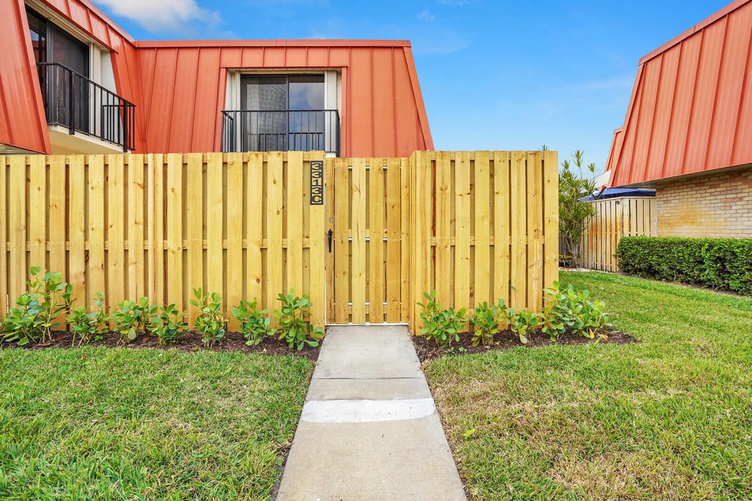 待售: $330,000 (2 贝兹, 2 浴室, 1184 平方英尺)