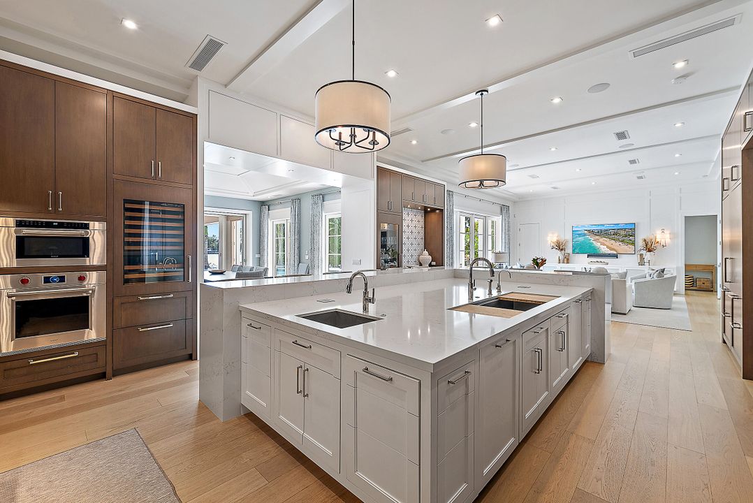 На продажу: $13,500,000 (6 спален, 5 ванн, 5600 Квадратных фут)