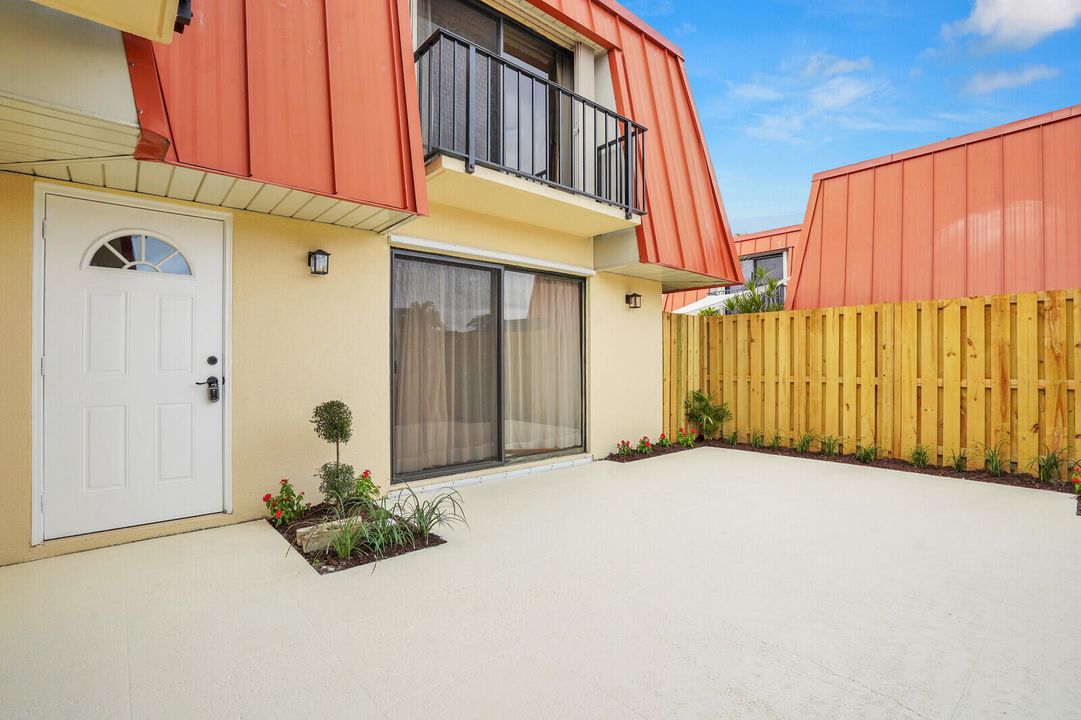 待售: $330,000 (2 贝兹, 2 浴室, 1184 平方英尺)