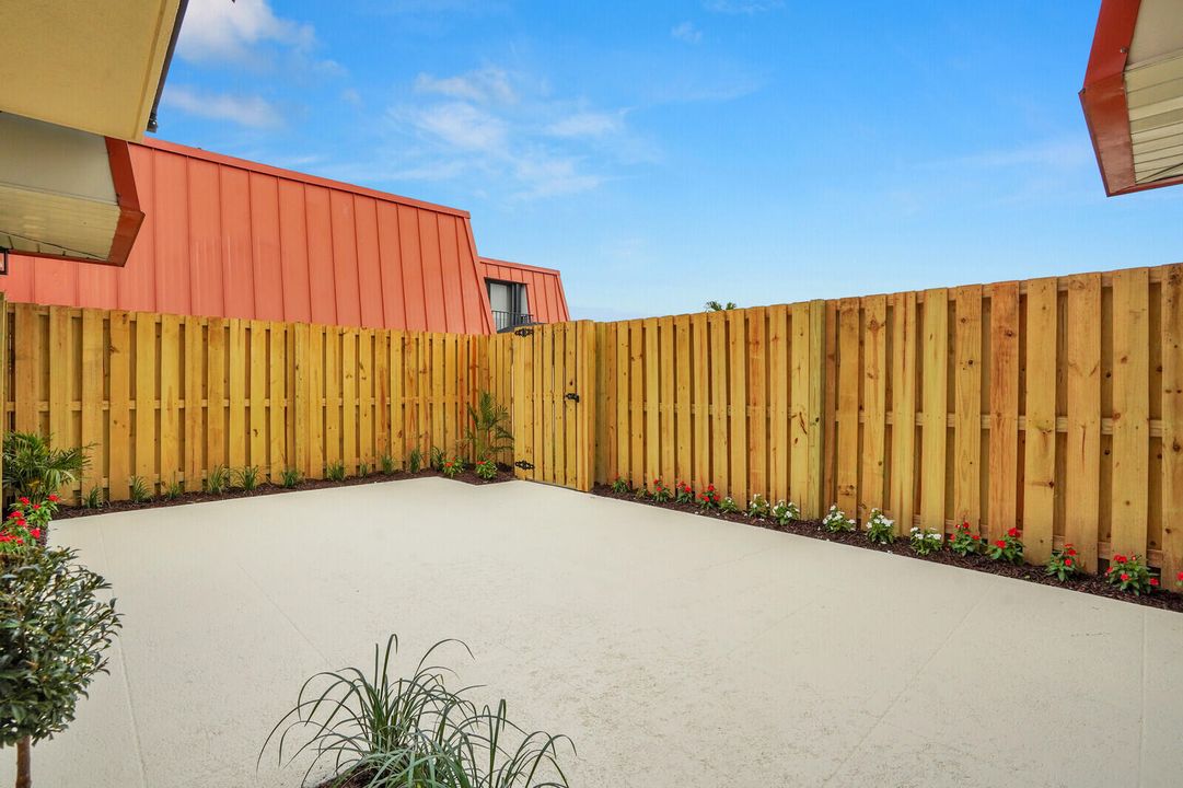 待售: $330,000 (2 贝兹, 2 浴室, 1184 平方英尺)