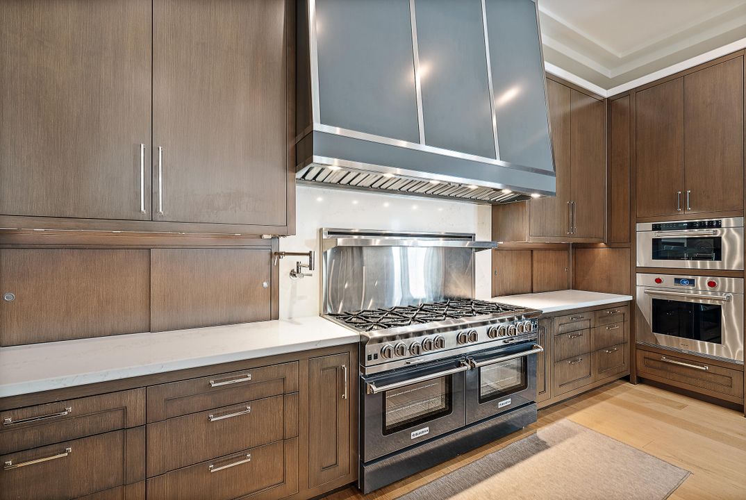 На продажу: $13,500,000 (6 спален, 5 ванн, 5600 Квадратных фут)