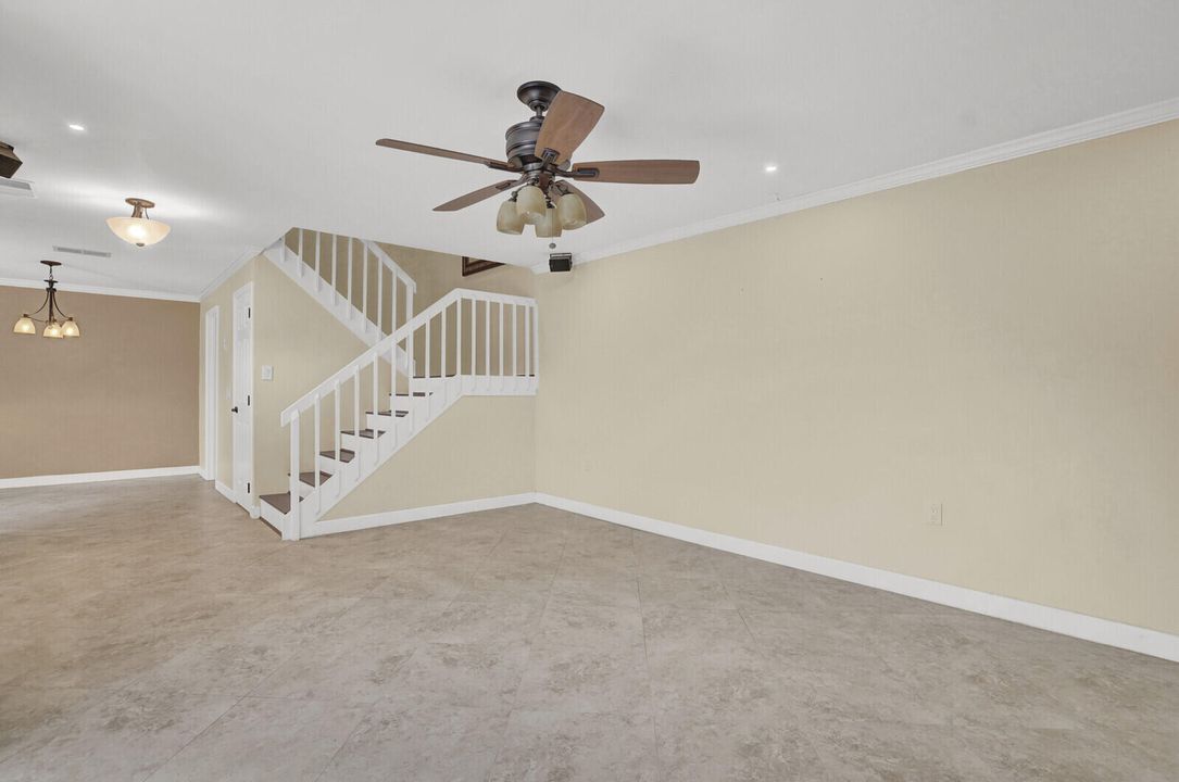 待售: $330,000 (2 贝兹, 2 浴室, 1184 平方英尺)