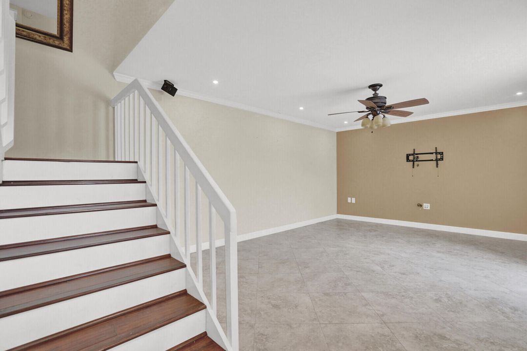 待售: $330,000 (2 贝兹, 2 浴室, 1184 平方英尺)