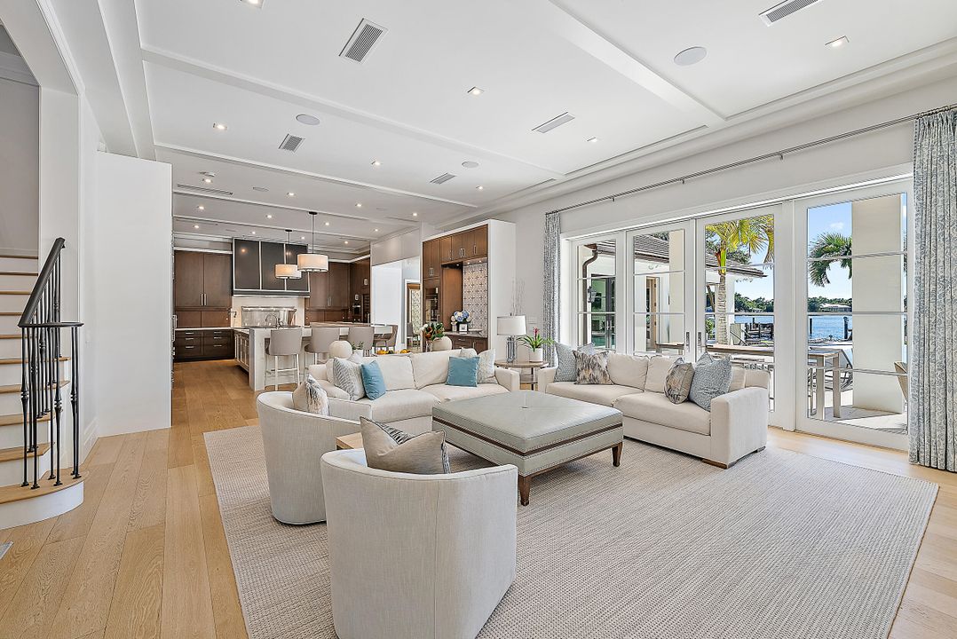 На продажу: $13,500,000 (6 спален, 5 ванн, 5600 Квадратных фут)