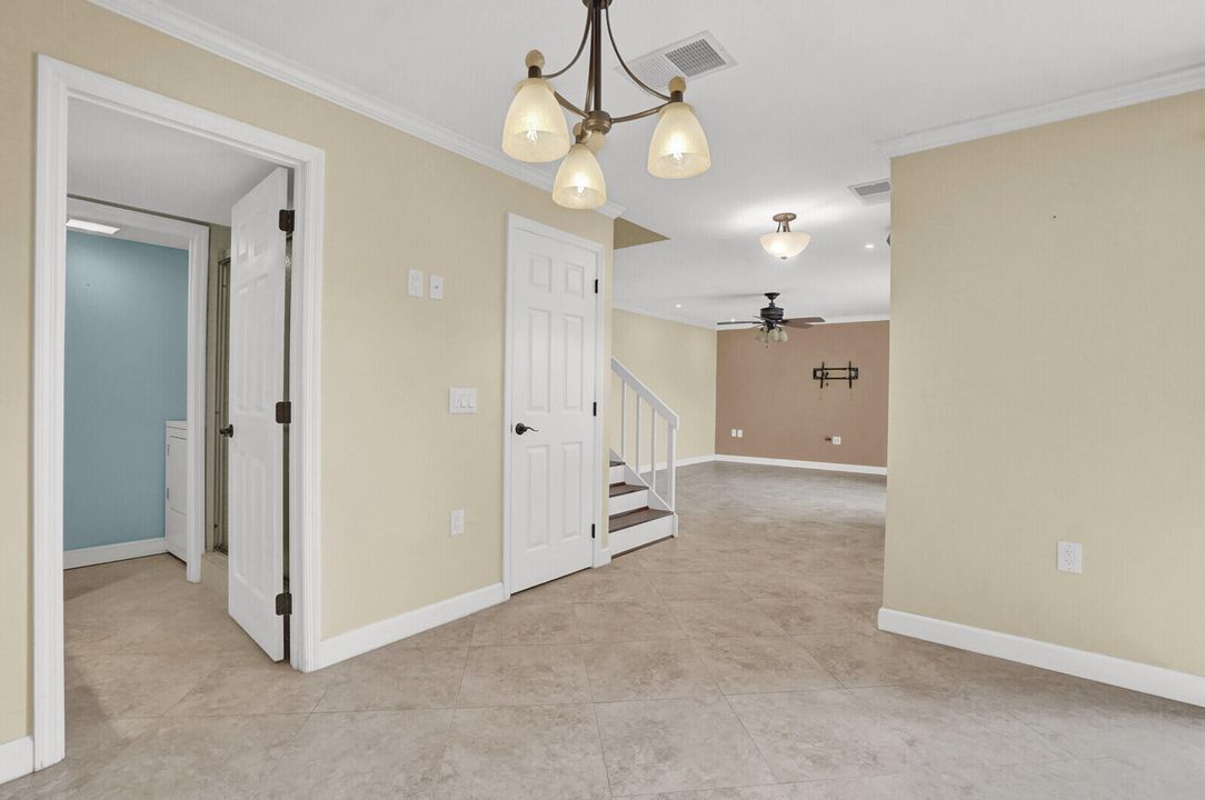 待售: $330,000 (2 贝兹, 2 浴室, 1184 平方英尺)