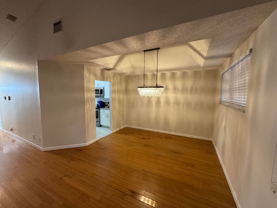 For Rent: $2,700 (3 beds, 2 baths, 1458 Square Feet)