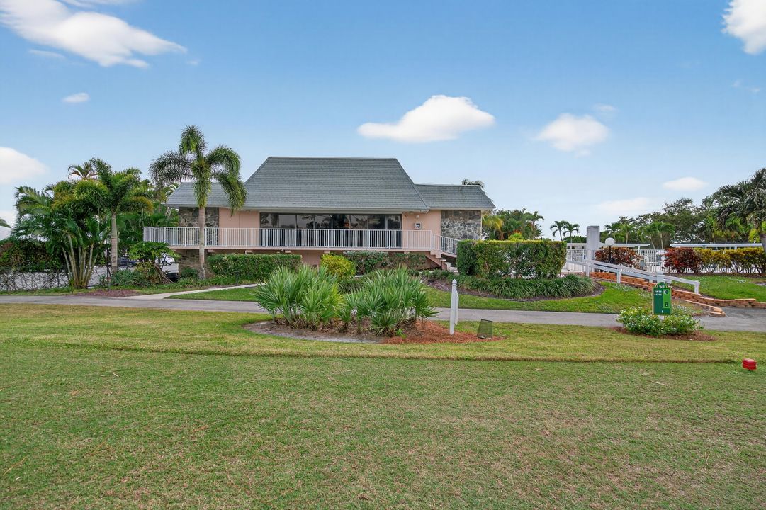 待售: $195,000 (2 贝兹, 1 浴室, 910 平方英尺)