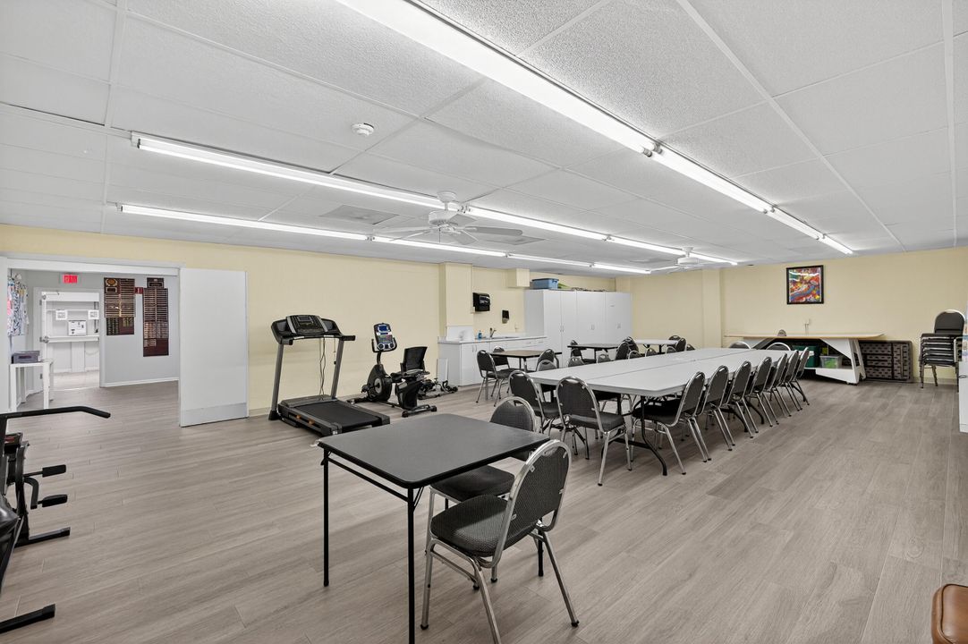 待售: $195,000 (2 贝兹, 1 浴室, 910 平方英尺)