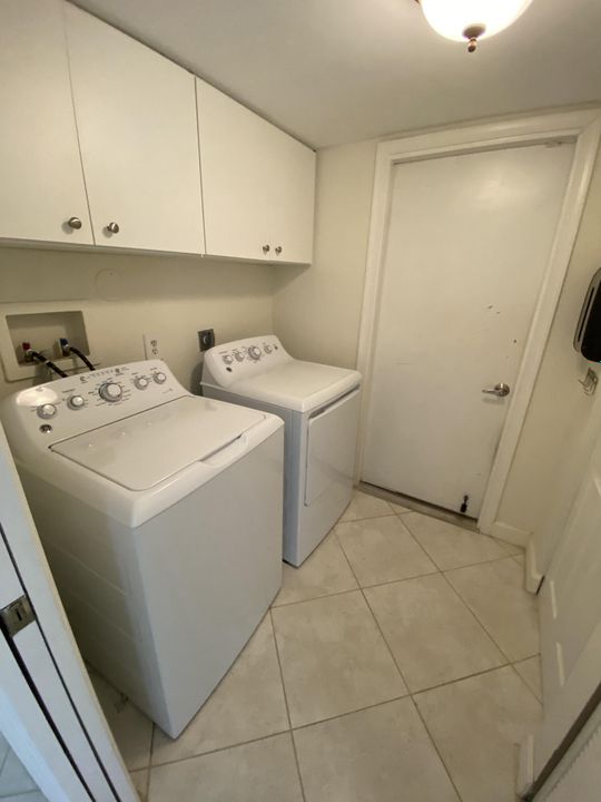 For Rent: $2,950 (2 beds, 2 baths, 1242 Square Feet)