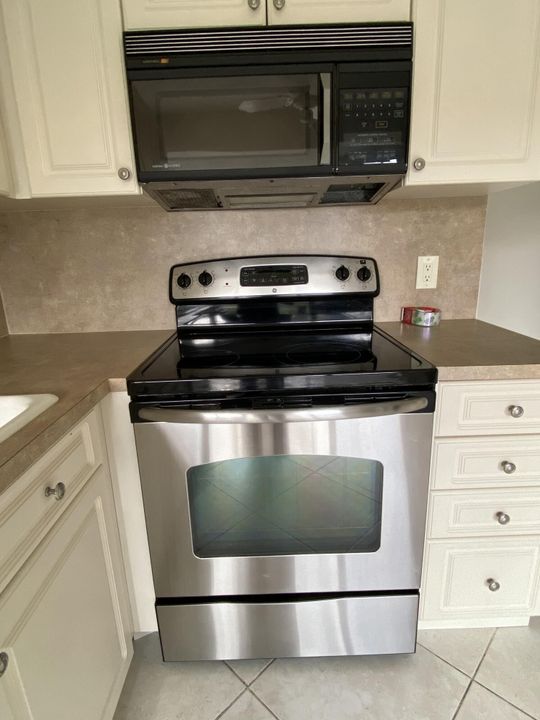 For Rent: $2,950 (2 beds, 2 baths, 1242 Square Feet)