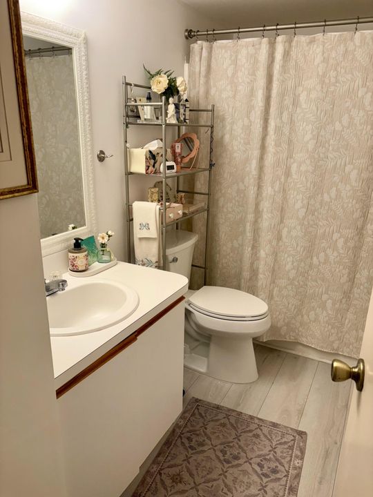 В аренду: $2,000 (1 спален, 1 ванн, 697 Квадратных фут)