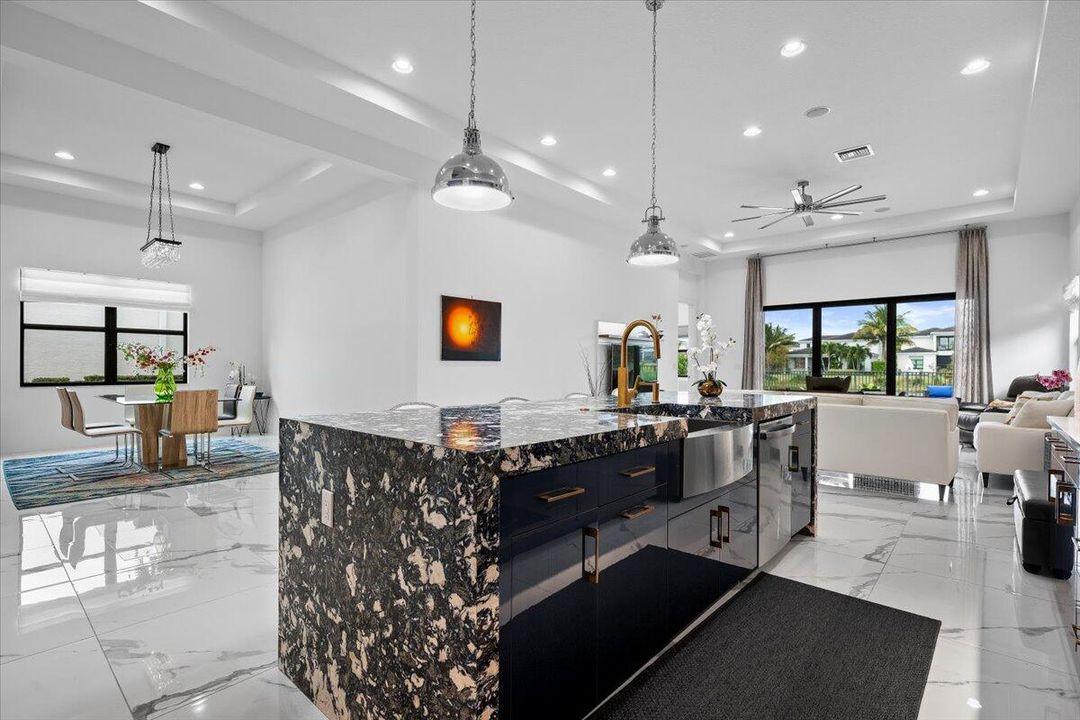 En Renta: $10,000 (3 camas, 2 baños, 2359 Pies cuadrados)