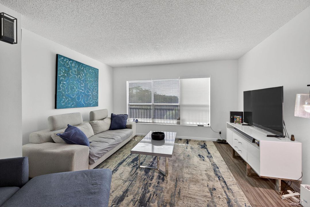 En Venta: $199,000 (2 camas, 2 baños, 1140 Pies cuadrados)