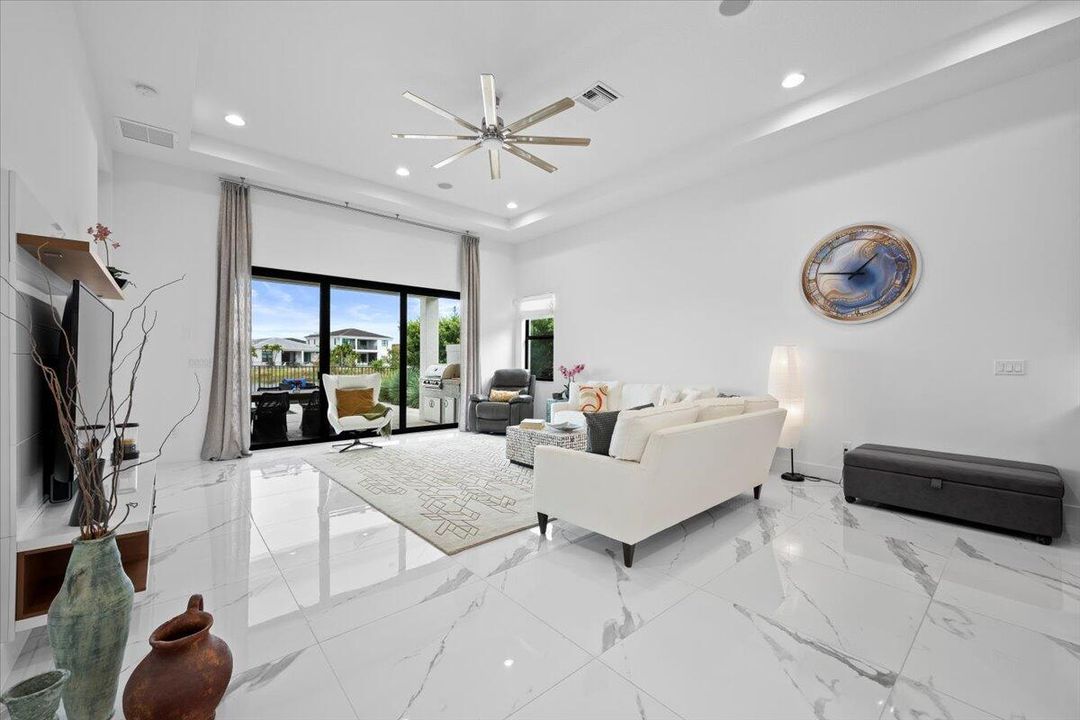 En Renta: $10,000 (3 camas, 2 baños, 2359 Pies cuadrados)