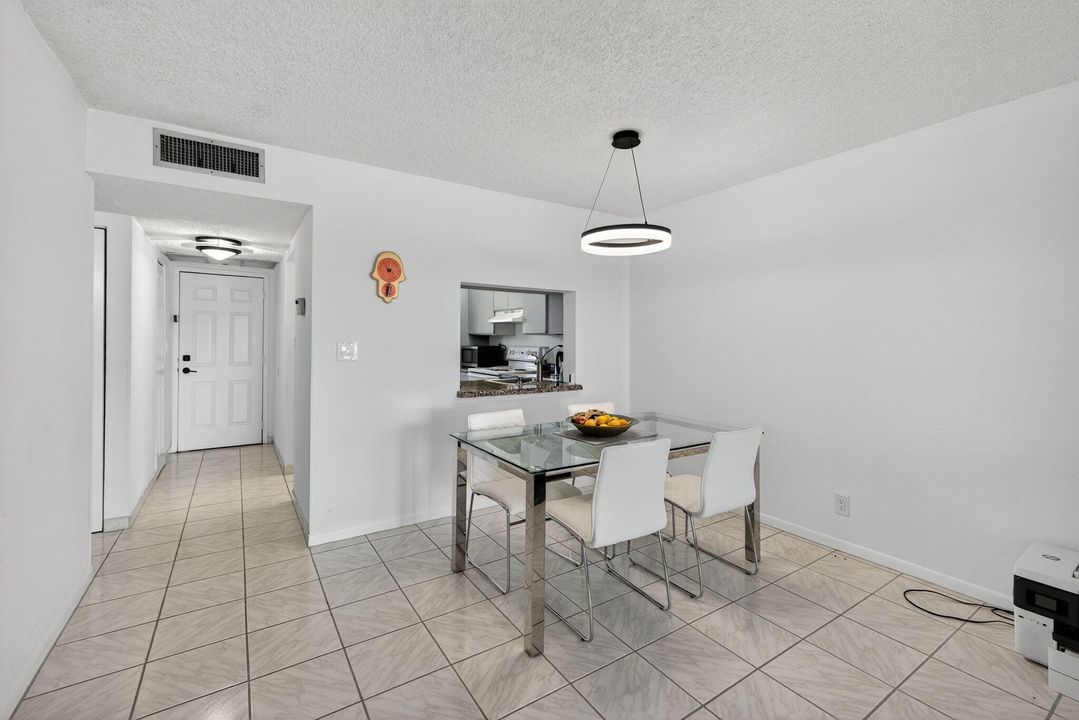 En Venta: $199,000 (2 camas, 2 baños, 1140 Pies cuadrados)