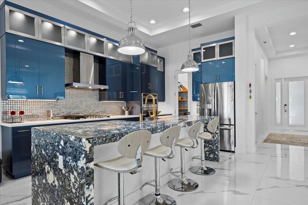 En Renta: $10,000 (3 camas, 2 baños, 2359 Pies cuadrados)