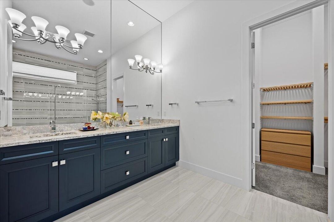 En Renta: $10,000 (3 camas, 2 baños, 2359 Pies cuadrados)