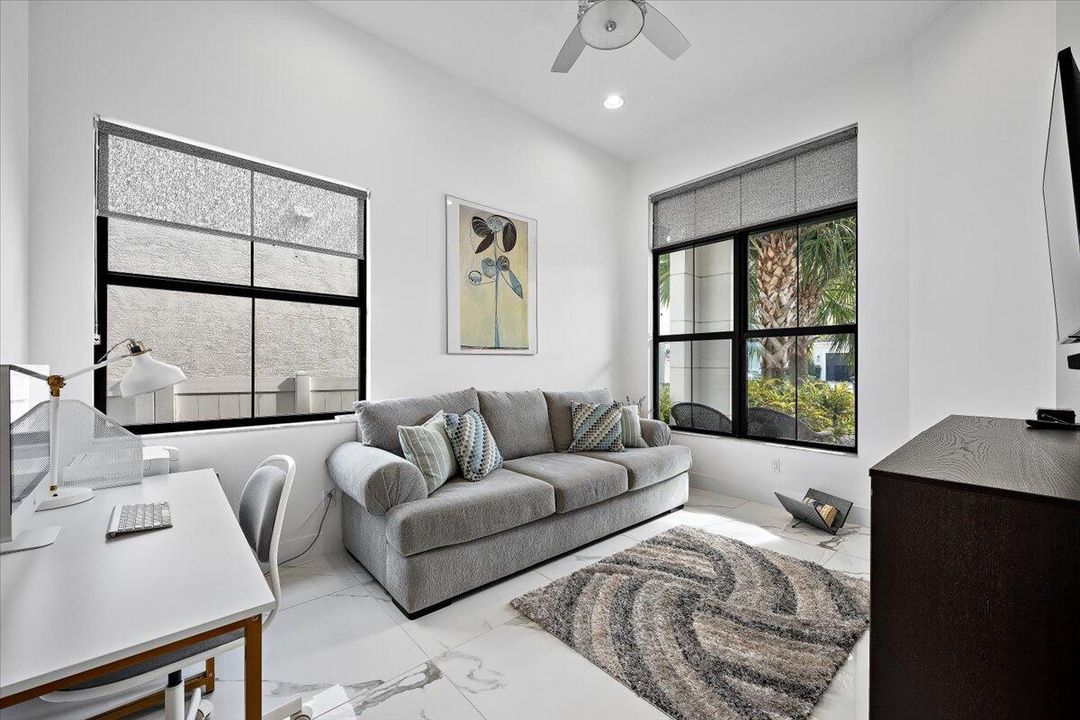 En Renta: $10,000 (3 camas, 2 baños, 2359 Pies cuadrados)