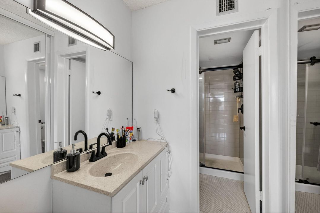 En Venta: $199,000 (2 camas, 2 baños, 1140 Pies cuadrados)