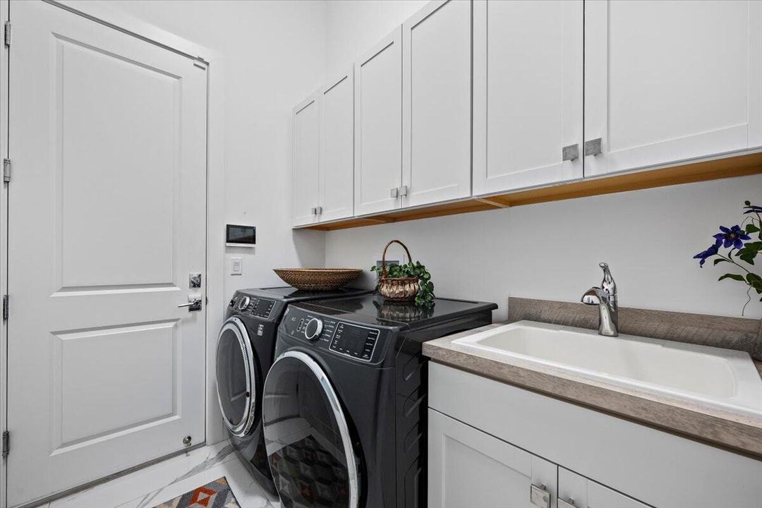 En Renta: $10,000 (3 camas, 2 baños, 2359 Pies cuadrados)