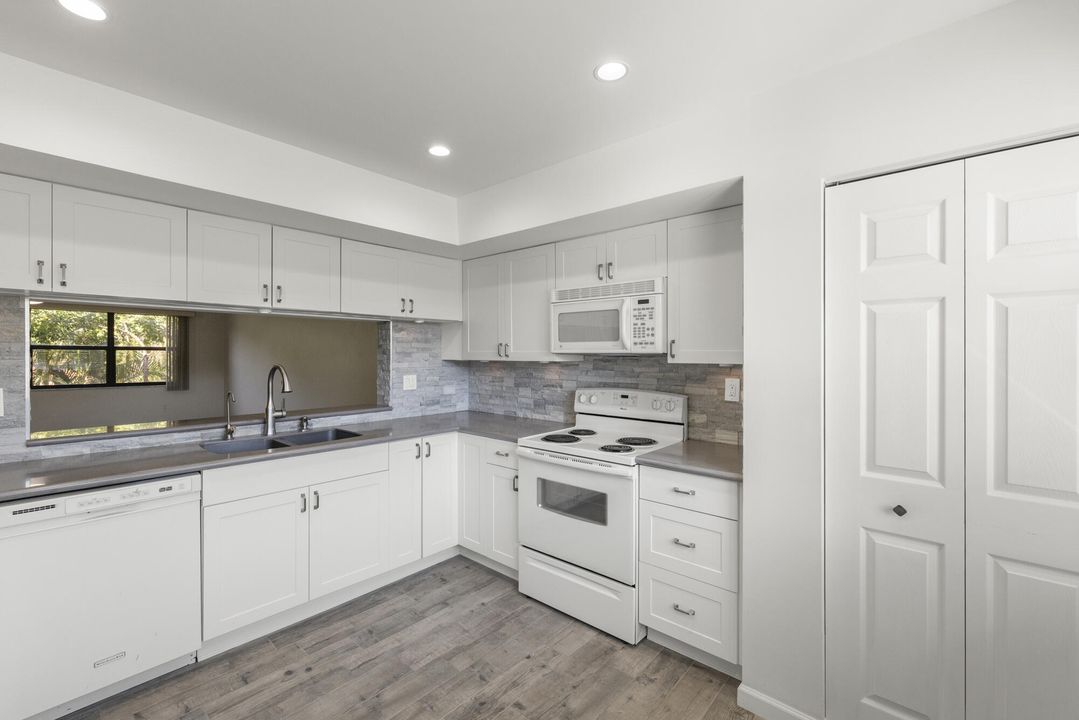 En Venta: $359,900 (2 camas, 2 baños, 1263 Pies cuadrados)