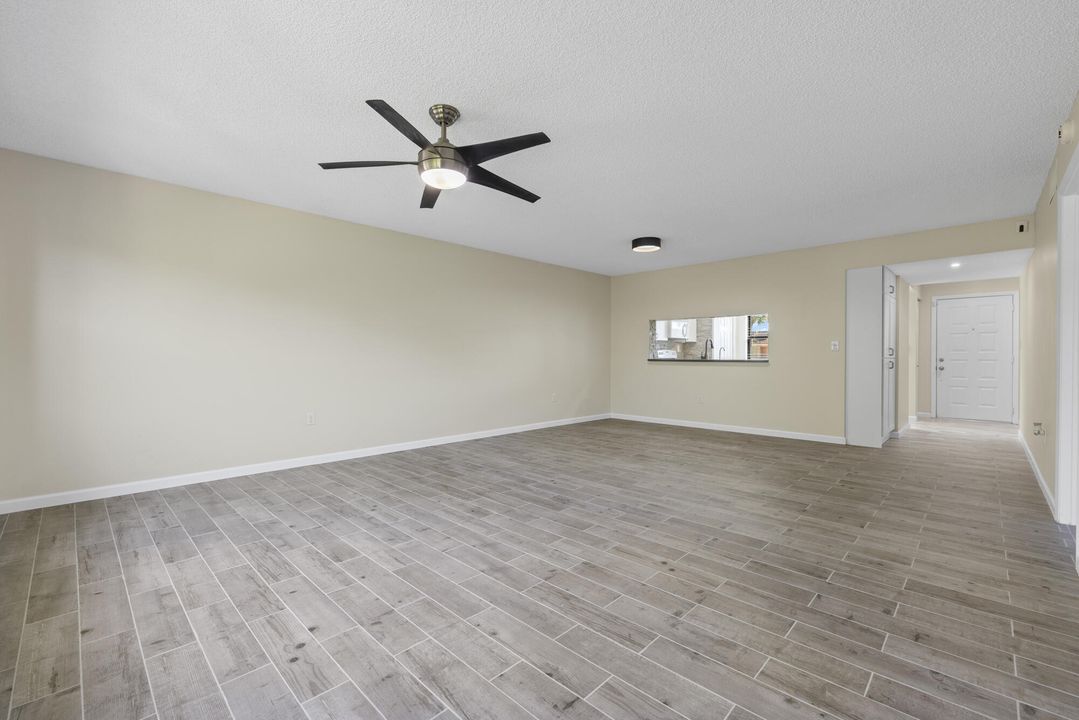 En Venta: $359,900 (2 camas, 2 baños, 1263 Pies cuadrados)