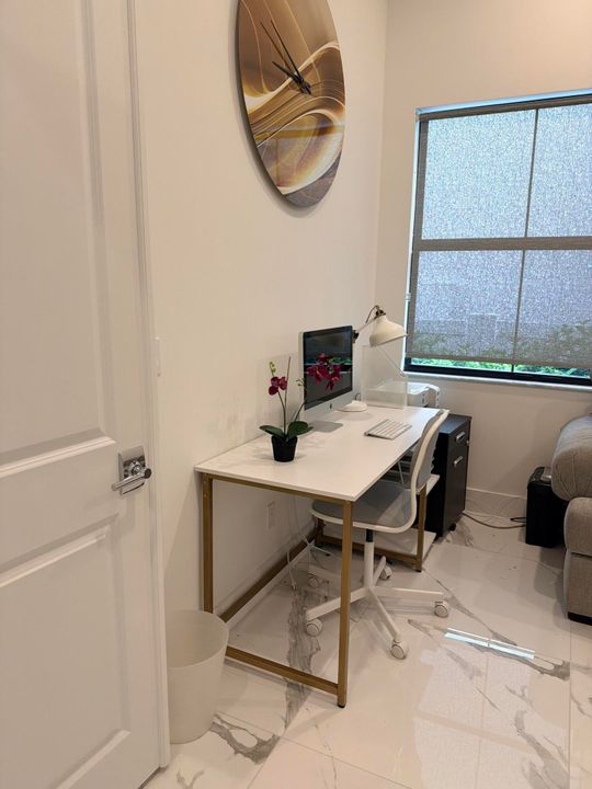 En Renta: $10,000 (3 camas, 2 baños, 2359 Pies cuadrados)