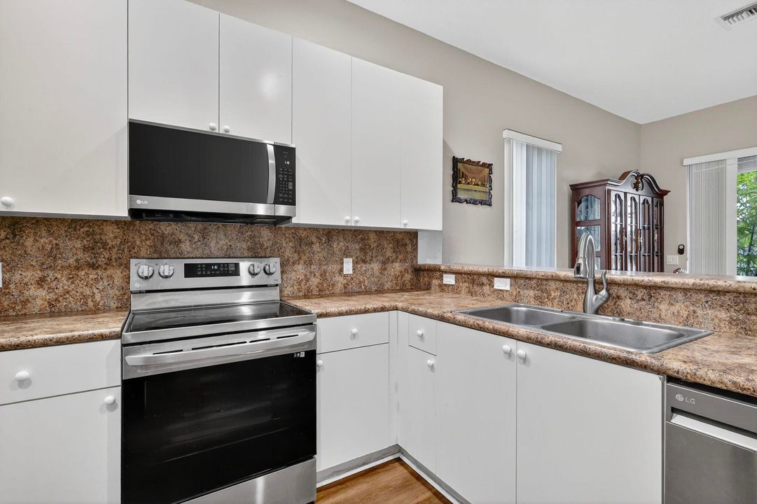 出租: $3,500 (3 贝兹, 2 浴室, 1822 平方英尺)