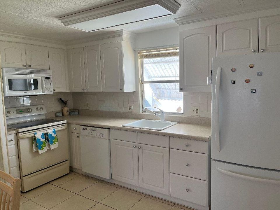 For Rent: $1,800 (2 beds, 2 baths, 840 Square Feet)