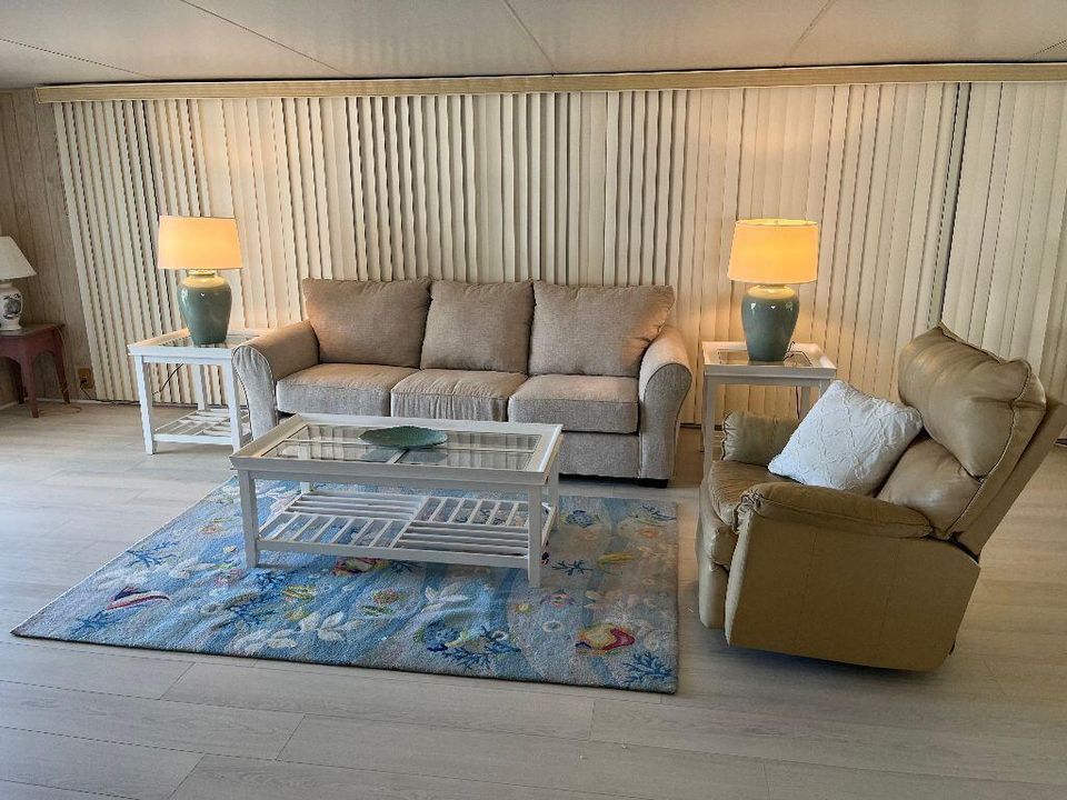 For Rent: $1,800 (2 beds, 2 baths, 840 Square Feet)