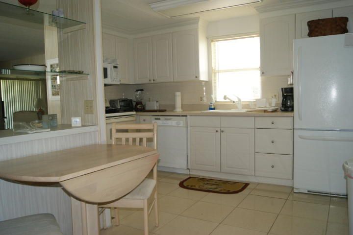 For Rent: $1,800 (2 beds, 2 baths, 840 Square Feet)