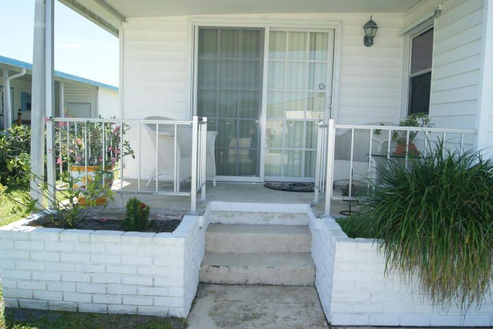 For Rent: $1,800 (2 beds, 2 baths, 840 Square Feet)